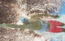 体育彩票|埃基蒂克助攻涉手球争议 主裁借助VAR核查定夺胜负