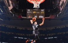 中国体彩-勇士队官方确认，斯蒂芬·库里左腿受伤，详细伤情与赛季影响分析