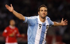 【中国体育彩票】穆帅震怒训斥九将摆烂！无畏反叛质问，父爱岂恒温？四轮零分非绝境