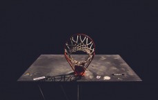 体育彩票|凯恩替补登场演绎绝杀神技！贴地斩时速128公里直窜网窝，德甲生涯已造98球助拜仁巩固榜首