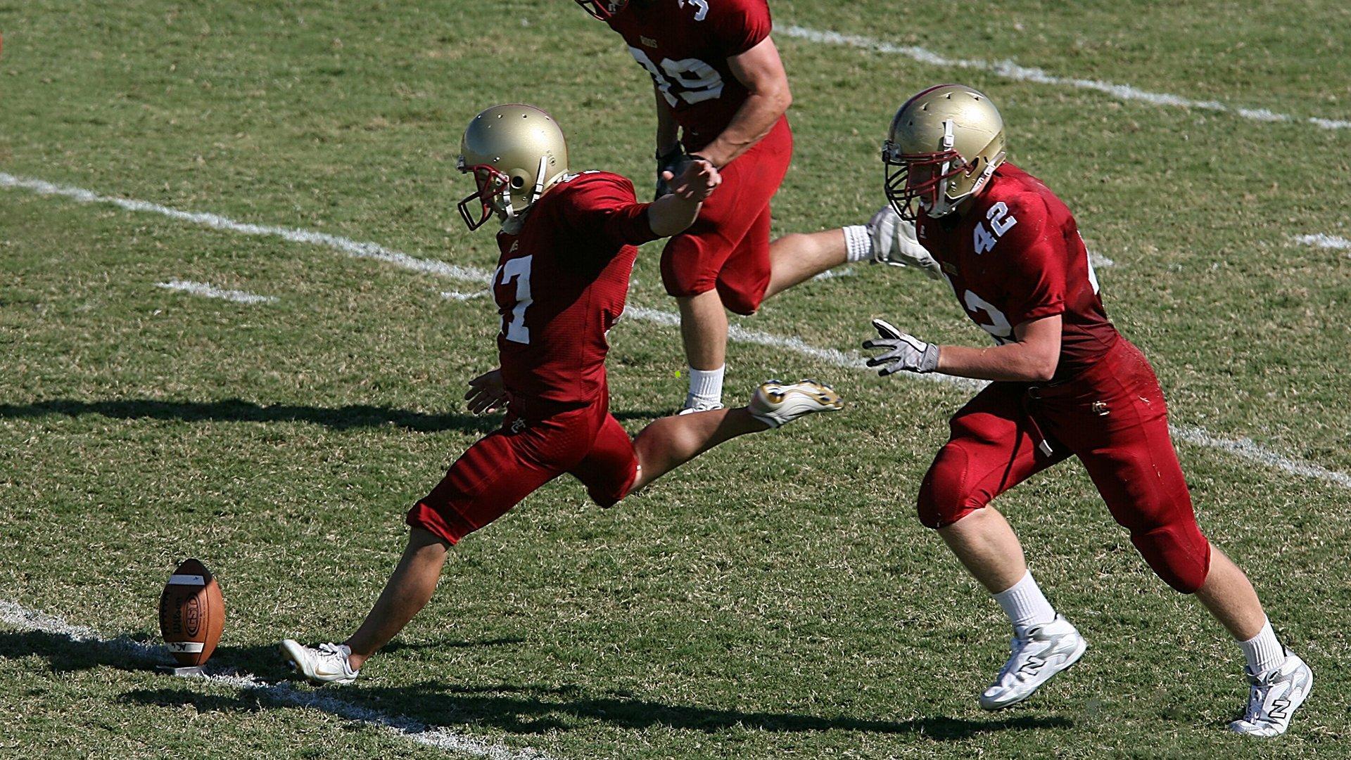 国足三杰三十而立，从天津缘起到大连聚首的绿茵征程