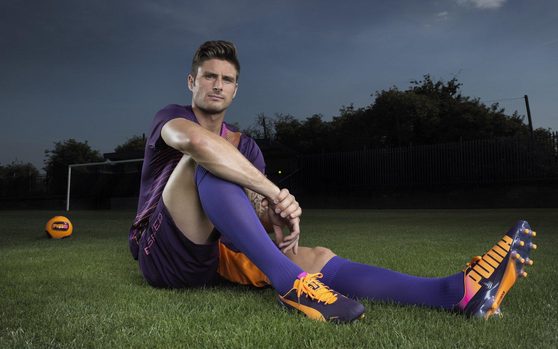 扬科维奇现身海港赛场观战，京媒点评，现场尽显惊险，未见丝毫亮色